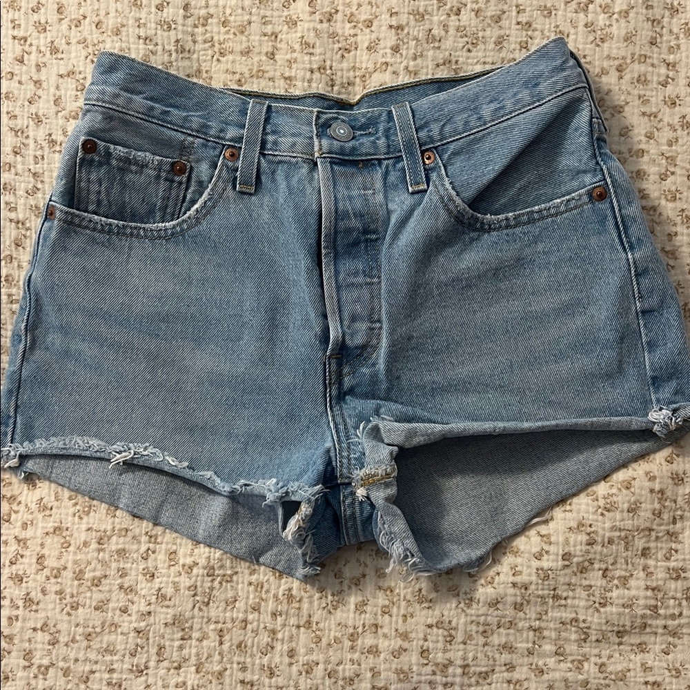 Levi’s cutoff jeans
